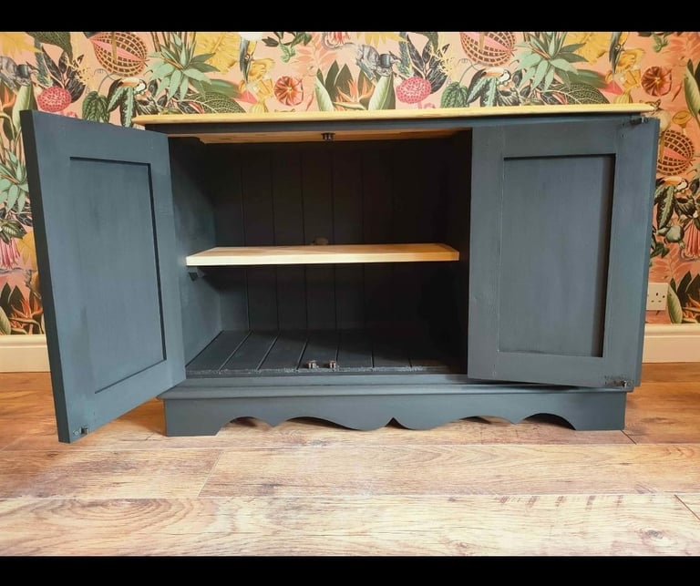 Sideboard / TV Cabinet