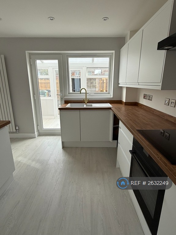 3 bedroom house in Larchgrove Walk, Weston-Super-Mare, BS22 (3 bed) (#2632249)