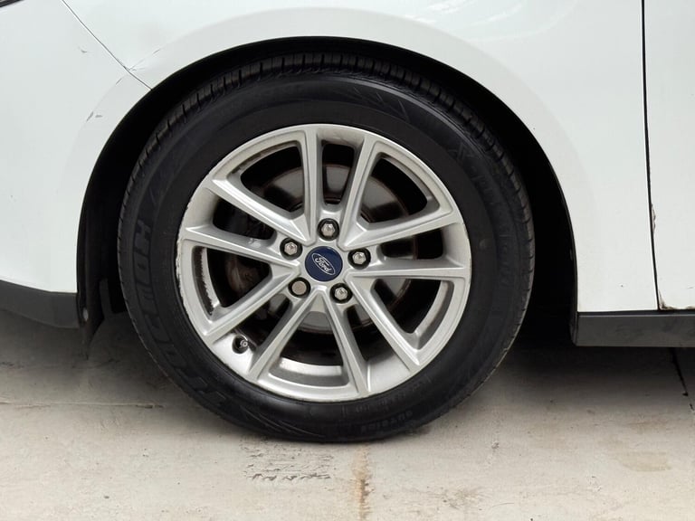 2015 Ford Focus 1.0 EcoBoost 125 Zetec 5dr HATCHBACK PETROL Manual