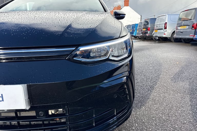 2024 Volkswagen Golf 1.5 eTSI 150 R-Line 5dr DSG Ã¢Â­ÂSunroof, Winter Pack, 18 Bergamo Alloys Ã ...
