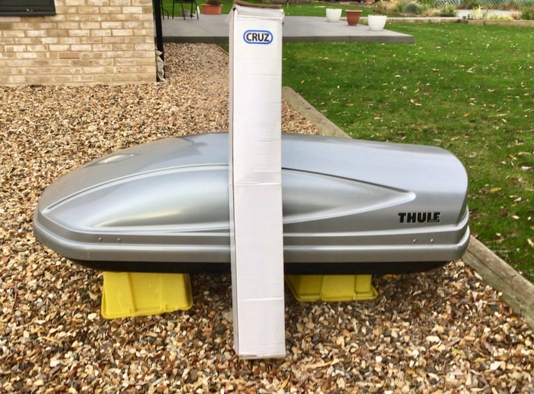 THULE ATLANTIS 200 ROOF BOX WITH ROOF BARS