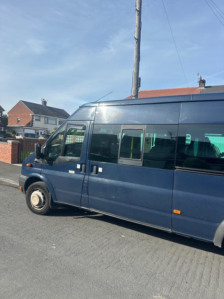 17 seater minibus 