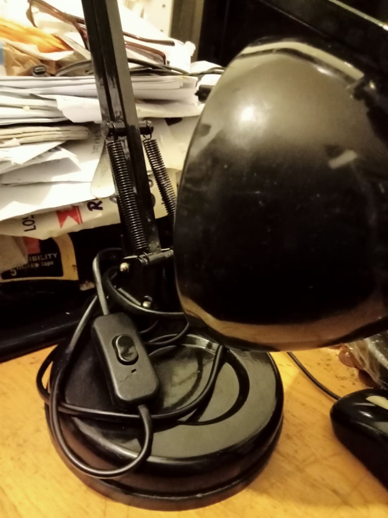 LLoyTRON Swing Polise Lamp