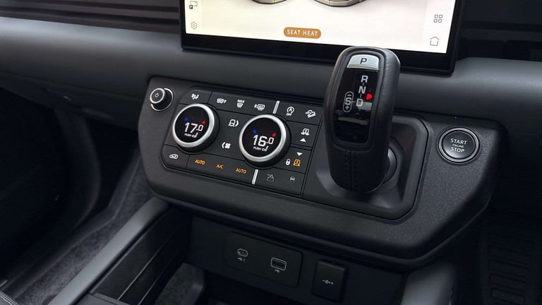 2024 Land Rover Defender 3.0 D250 X-Dynamic HSE 90 3dr Auto ESTATE DIESEL Automatic