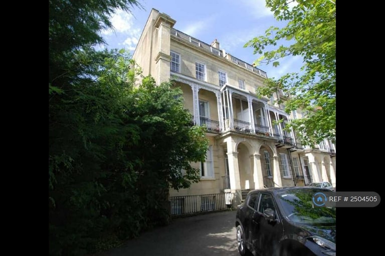 2 bedroom flat in Lansdown Place, Cheltenham, GL50 (2 bed) (#2504505)
