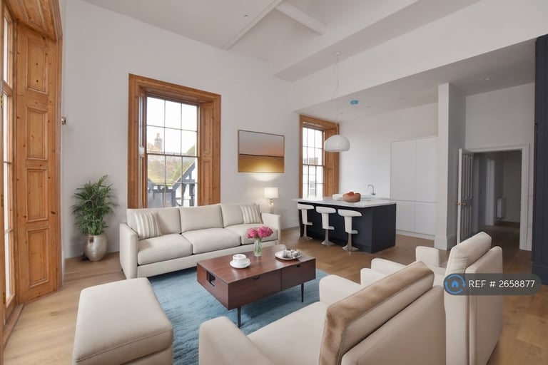 2 bedroom flat in Bank Street, Hythe, CT21 (2 bed) (#2658877)