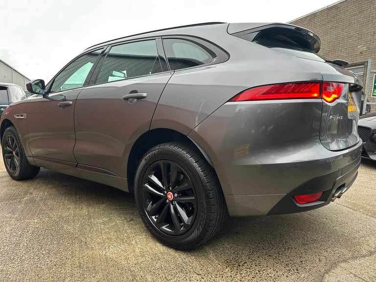 2017 Jaguar F-PACE 2.0 D 180BHP *** HUGE SPEC  AWD R - SPORT EDITION *** AUTO