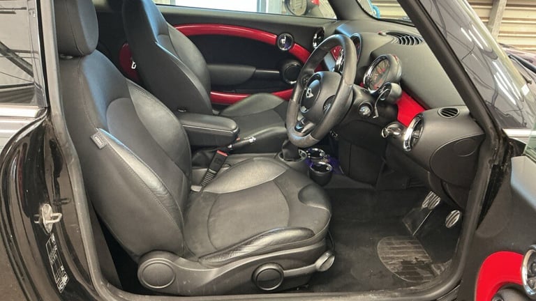 2013 MINI Hatch 2013 63-Reg Mini Cooper S ''John Cooper Works'' Chilli Pack,XENONS,211bhp HATCHBA...