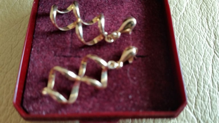 9ct Gold vintage double spiral earrings 