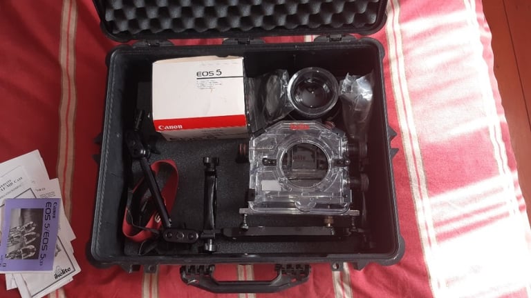 35mm SLR film camera and waterproof housing kit