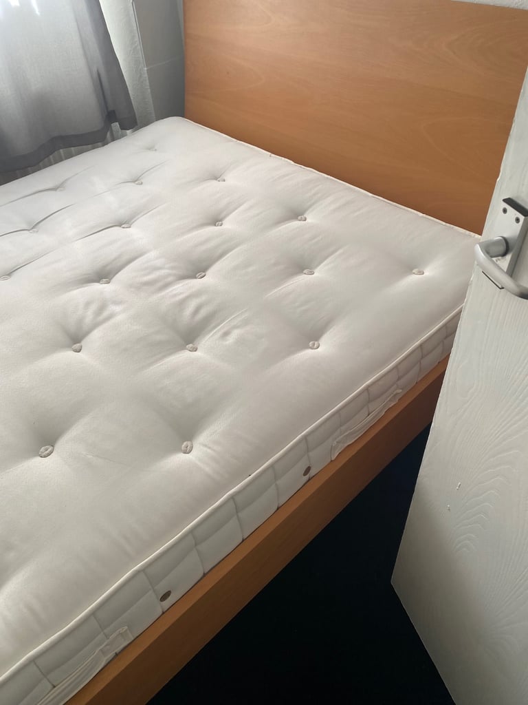 King size bed 