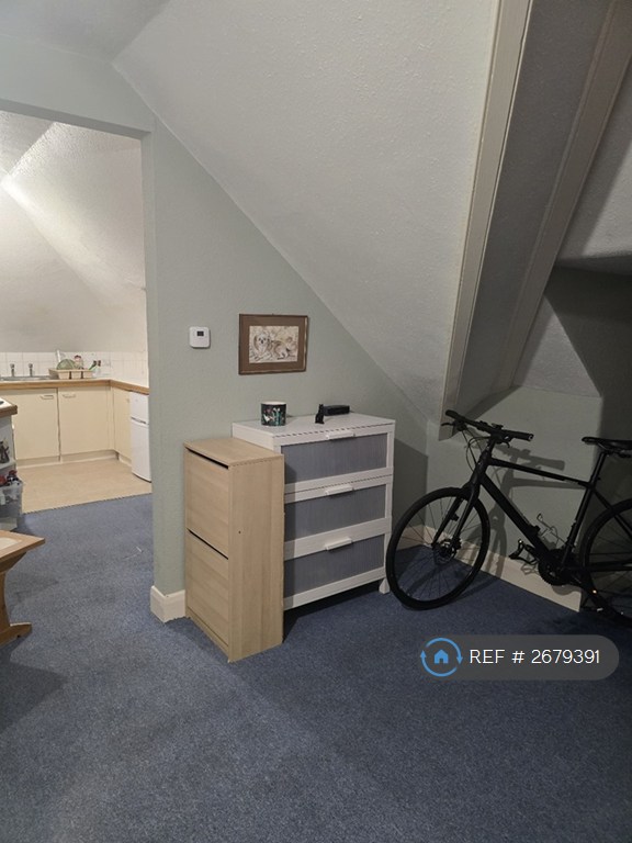 Studio flat in South Norwood, London, SE25 (#2679391)