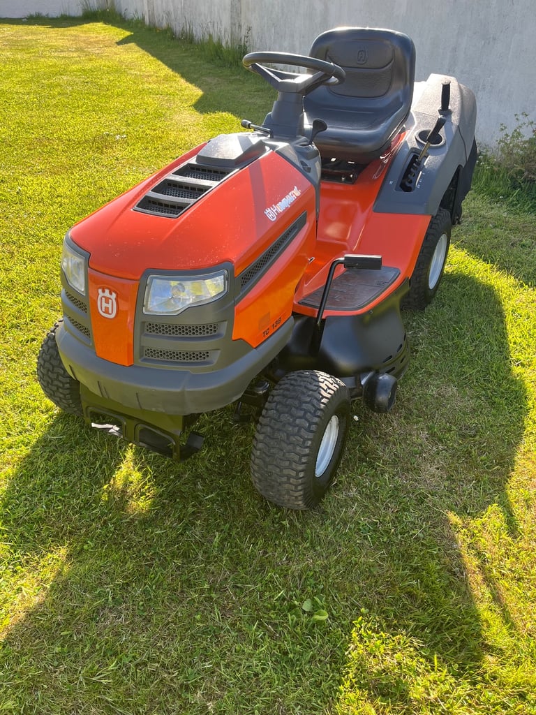 Husqvarna ride on lawnmower 