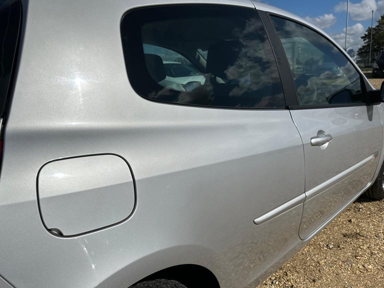 2012 Renault Clio 1.2 Dynamique TomTom Euro 5 3dr HATCHBACK Petrol Manual