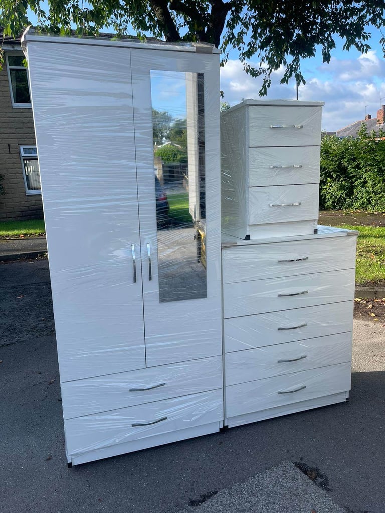 🔥 BRANDED Bedroom Furniture Set – Wardrobe + Chest + Bedside Tables | Bargain!