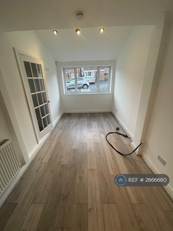 3 bedroom house in Tyndale Walk, Batley, WF17 (3 bed) (#2666680)