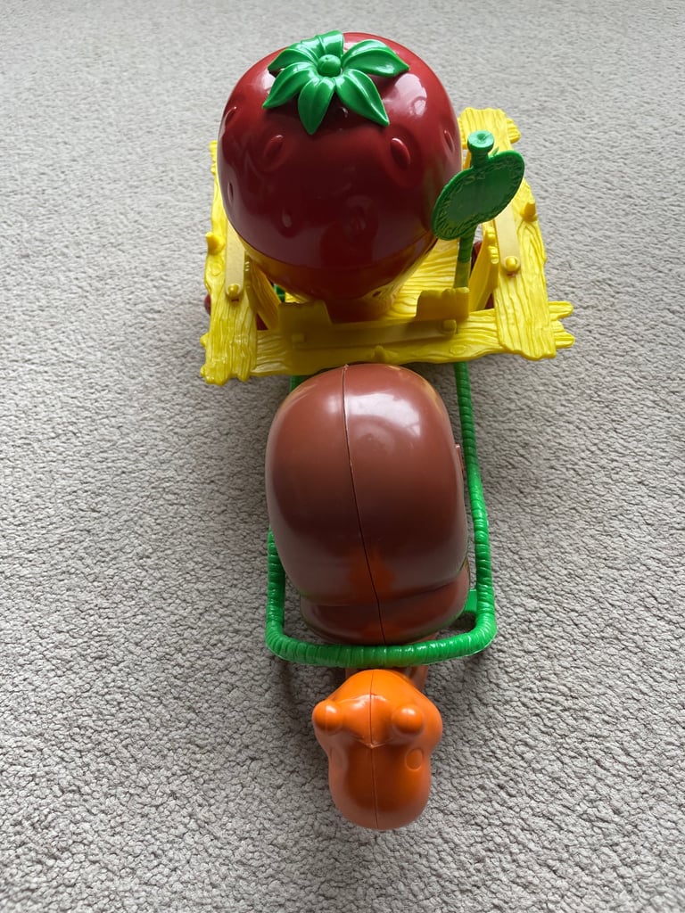 Strawberry Shortcake snail cart