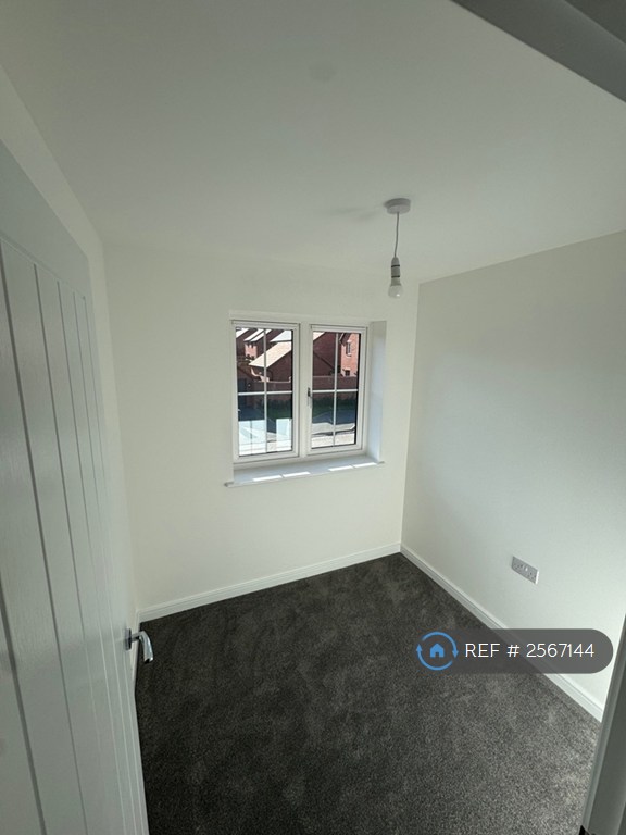 3 bedroom house in Burdock Way, Daventry, NN11 (3 bed) (#2567144)