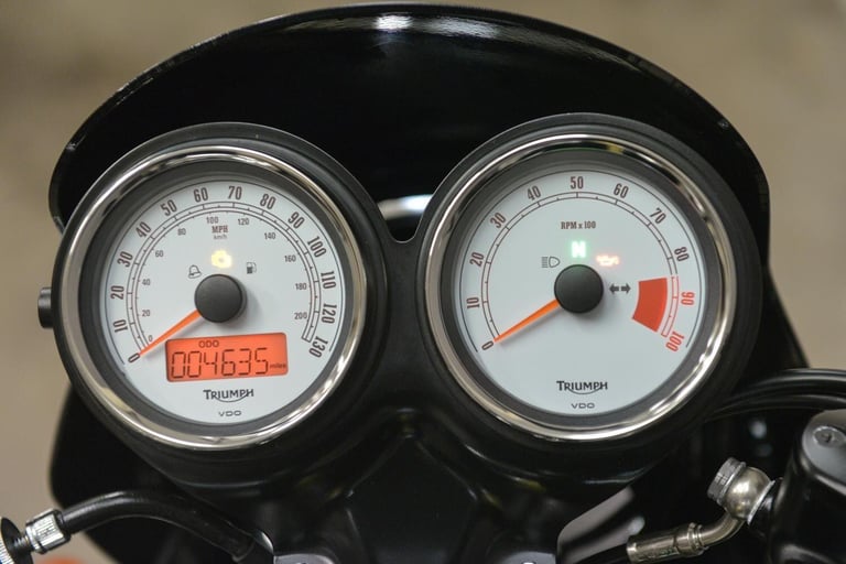 2014 Triumph Thruxton 900 865