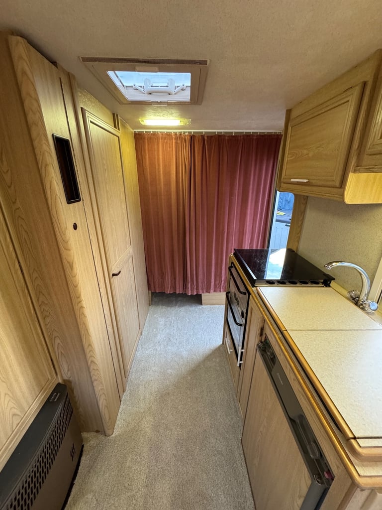 1998 Lunar Solar 465-5 Berth Caravan, Full Size Awning, Double Dinette Family Layout.