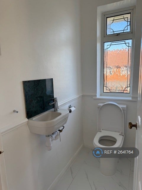 3 bedroom house in Alnwick Road, London, SE12 (3 bed) (#2641764)