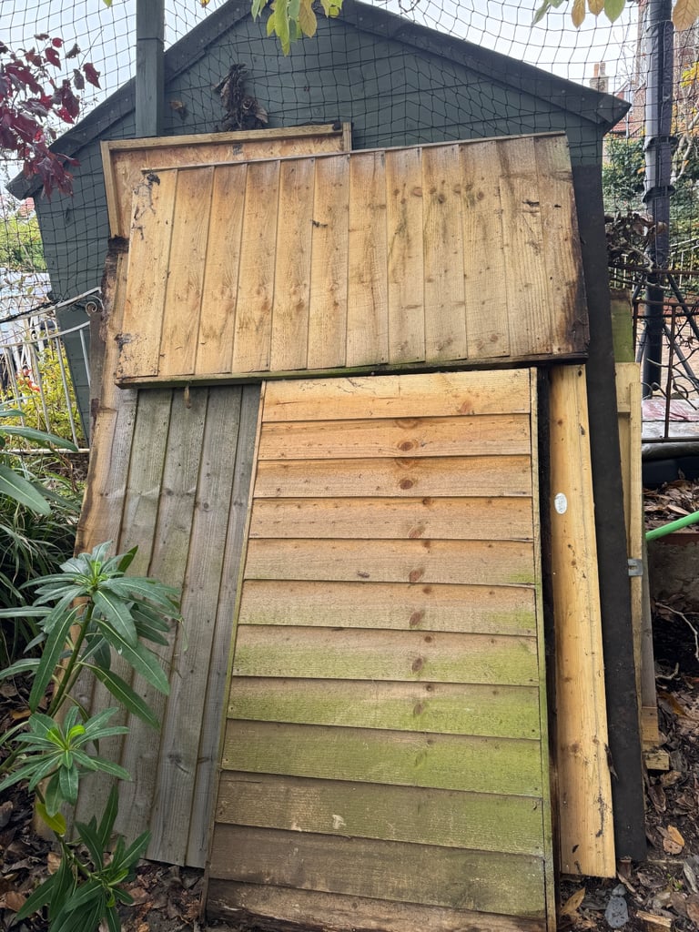 Two garden sheds available for garden or bike storage