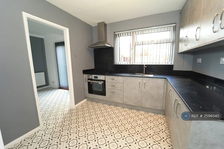 4 bedroom house in Chertsey Road, Twickenham, TW2 (4 bed) (#2599340)