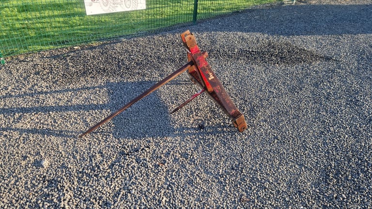 Tractor three point linkage foster single bale spike 