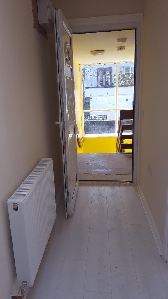  For rent Lovely 1 bed flat with tonnes of storage with private enterance. 