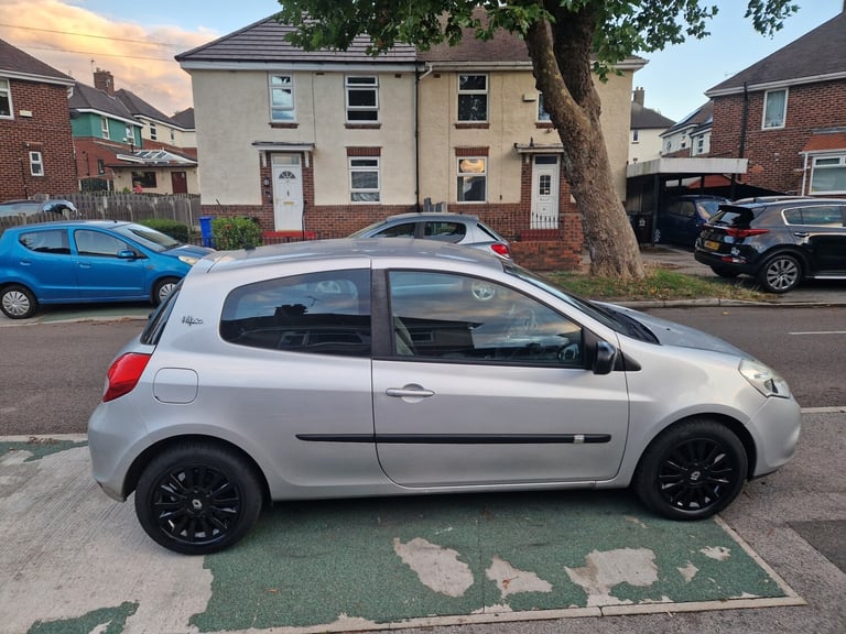 2011 Renault Clio 1.2 16V I-Music 3dr HATCHBACK Petrol Manual