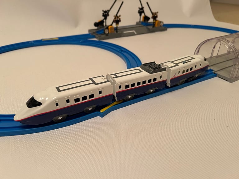 Bundle - Fisher Price Geo Trax, Tomica Hypercity 85400 