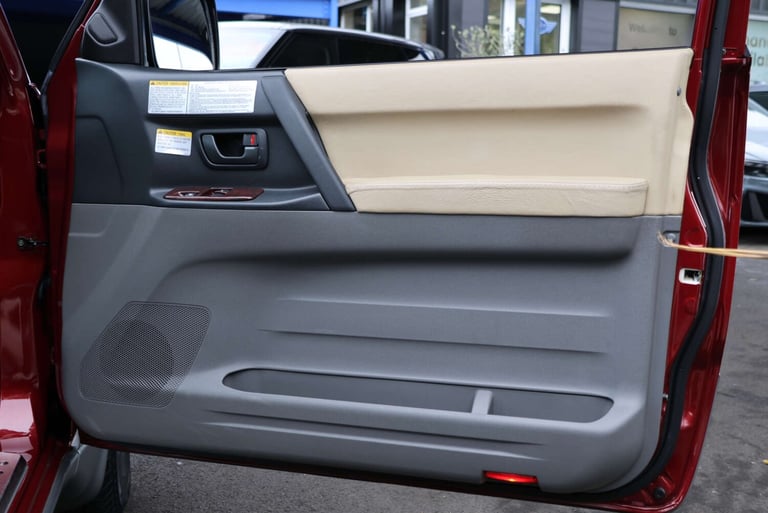 1995 Mitsubishi Shogun 3.5 V6 GDI GLS 3dr Auto ESTATE PETROL Automatic