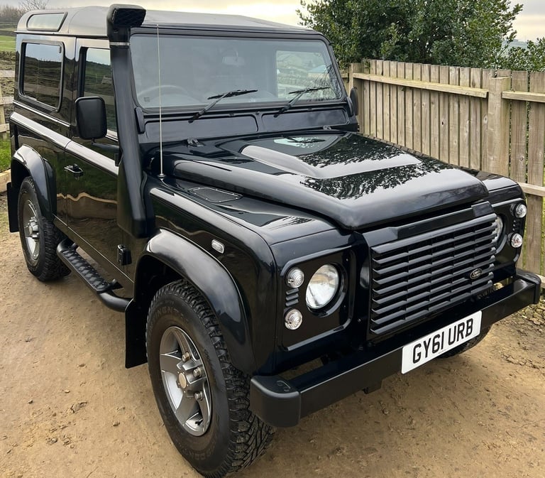 2011 - 61 Land Rover Defender 90 2.2 TDCi XS 4WD SWB Euro 5 WINDOW VAN Diesel
