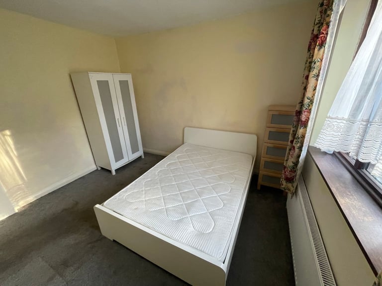 BILLS INCLUDED Double Room to Let in Abbey Wood Plumstead Area SE2