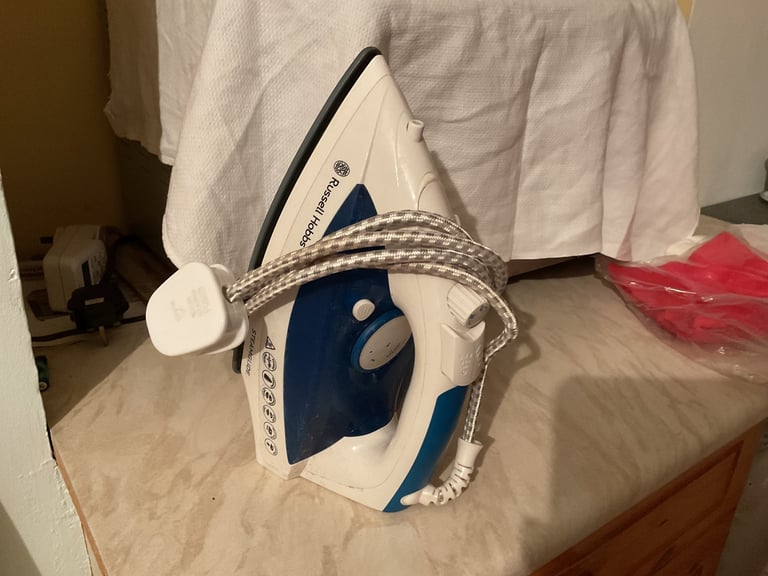 Russell Hobbs steam glide iron £5