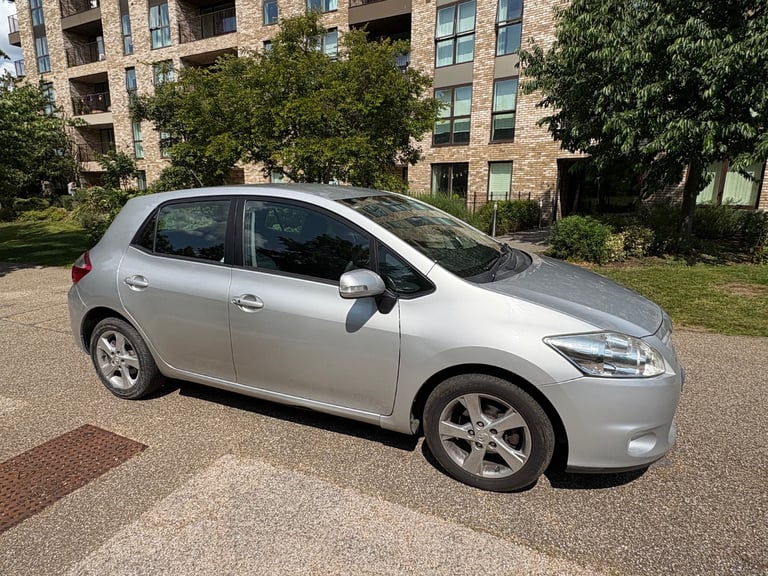 2010 facelift toyota Auris 1.6 automatic, drives perfect, excellent condition inside out,F.S.H 