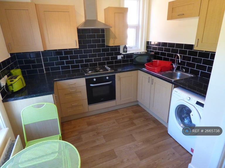 4 bedroom flat in Alma Road, Bournemouth, BH9 (4 bed) (#2665738)