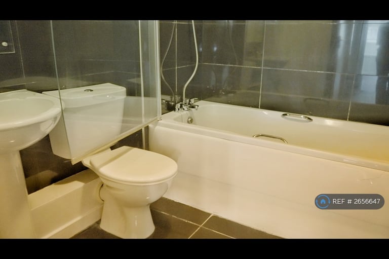 2 bedroom flat in Jacob House, Portsmouth, PO1 (2 bed) (#2656647)