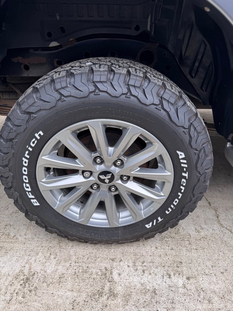 2018 Mitsubishi l200 barbarian full spec