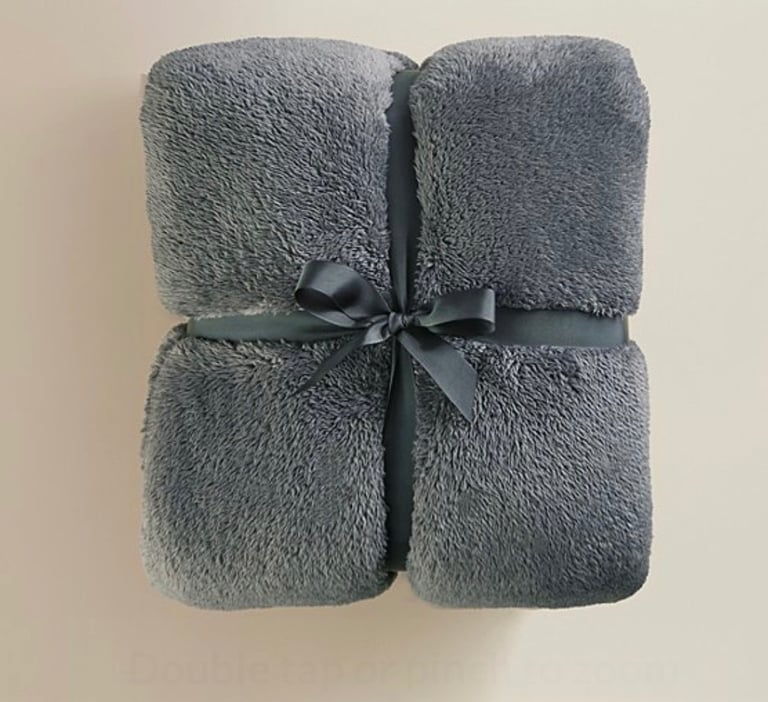 Couples wearable  blanket/slunkie 