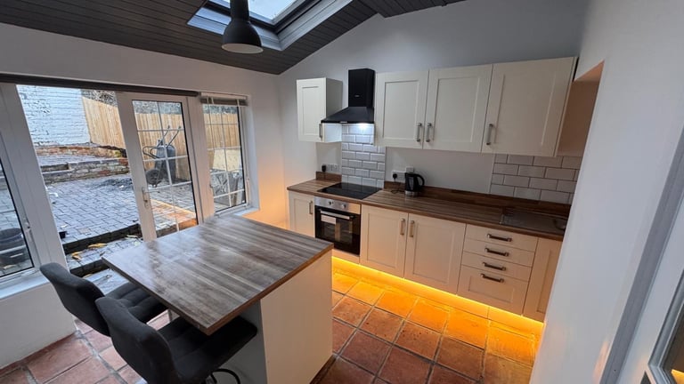 Newly renovated 2-Bedroom terraced home near City Center 