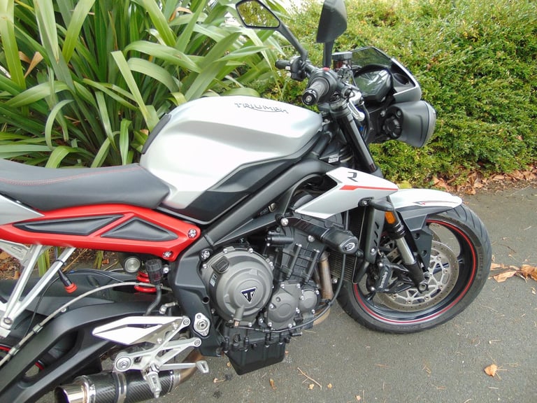 Triumph Street Triple R 765 2018 super low miles streetfighter Brembo ABS brakes