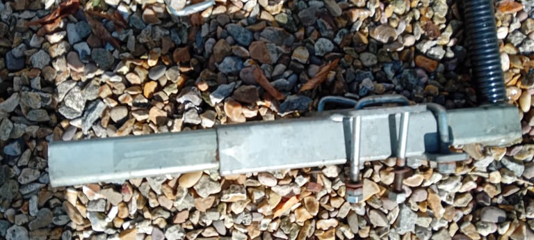 Docking arms for boat trailer