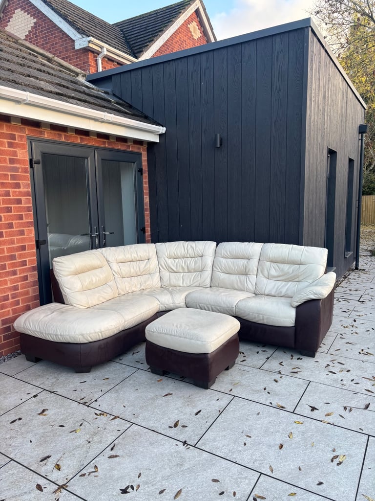 CREAM/BROWN LEATHER CORNER SOFA (CAN DELIVER)