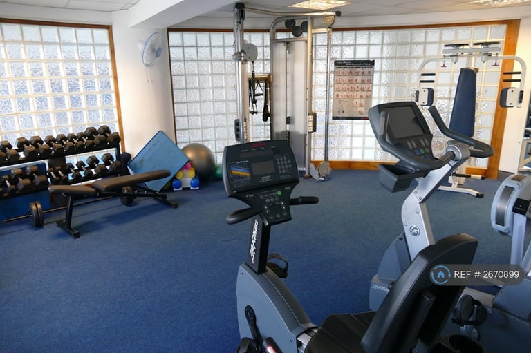 2 bedroom flat in New Caledonian Wharf, London, SE16 (2 bed) (#2670899)