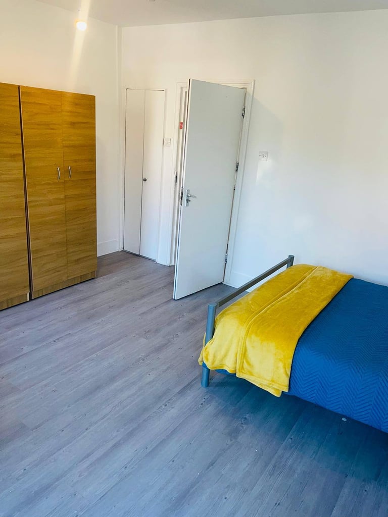 Spacious and Cosy Double Room for Rent in - UB4 8BE