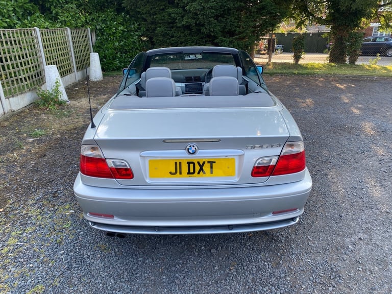 BMW 325i AUTOMATIC CONVERTIBLE 2003 (53)