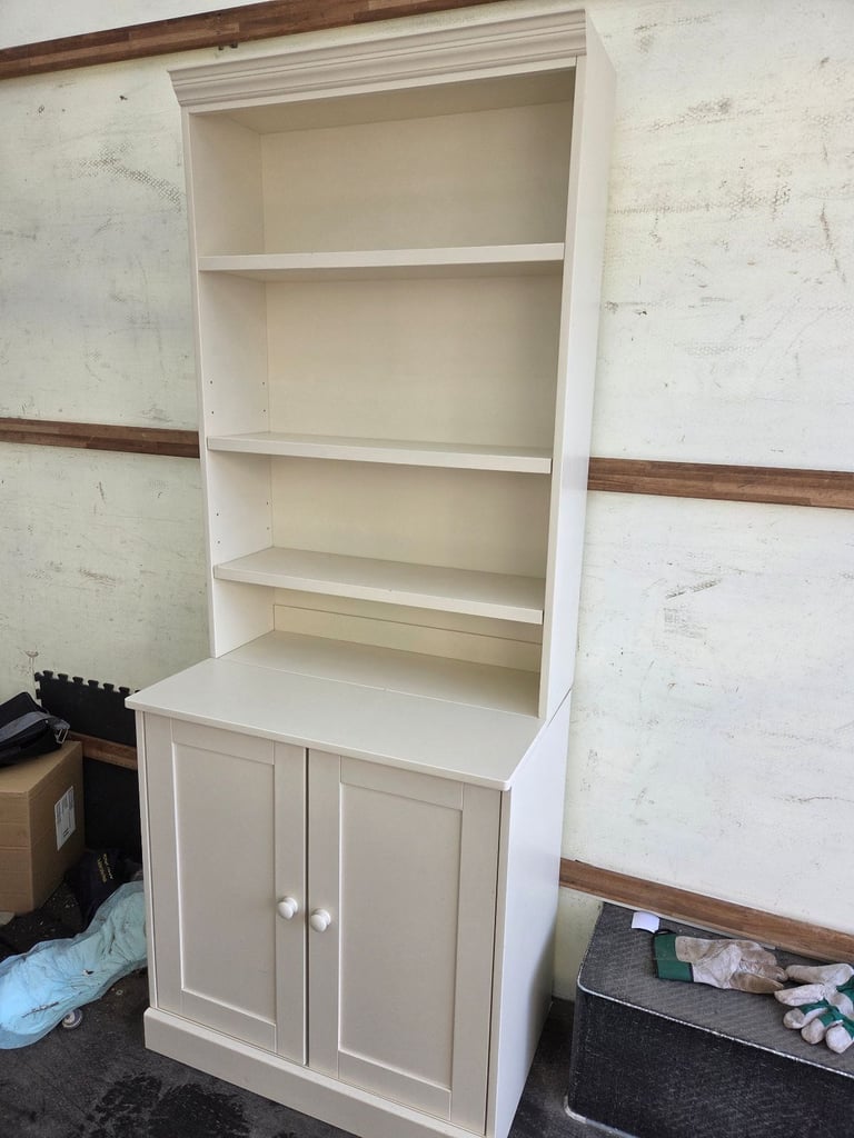 Cabinet / bookshelves