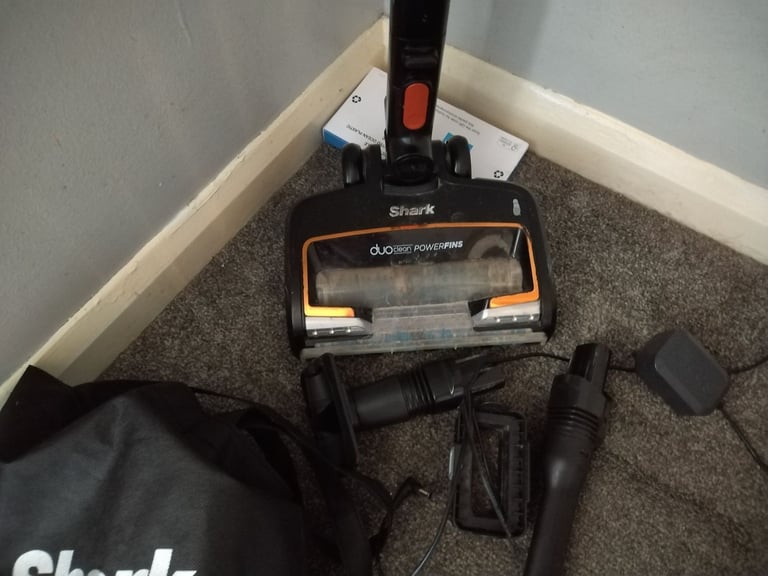 Shark cordless vacuum cleaner with attachment and rotary floor head and lights vgc gwo 