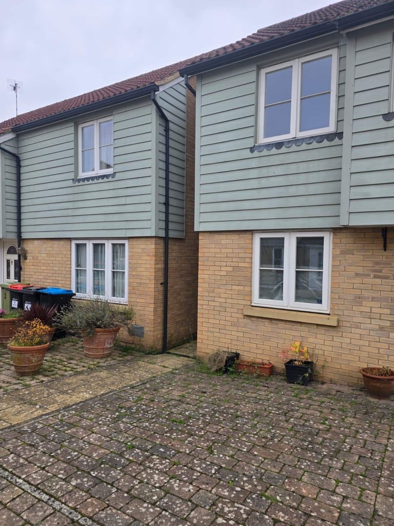 🌟 NEWLY-REFURBISHED 3/4 BED SEMI-DETACHED HOUSE – OXLEY PARK, MK4 🌟 Available Now – £1,695 pcm ***